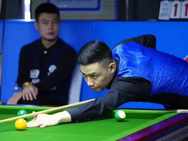 赛场外的收 赛场外的收