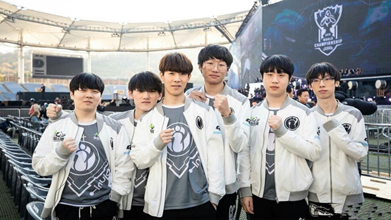 套边与中路 套边与中路